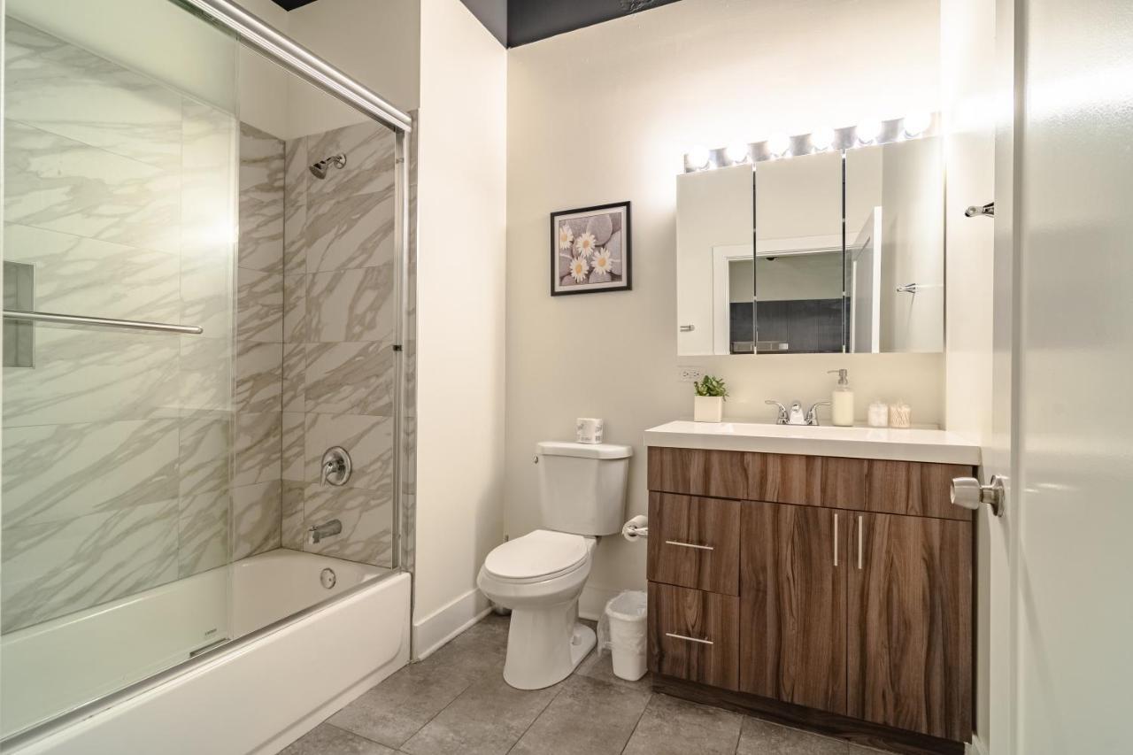 Mccormick Place Spacious 3Br-2Ba Designer Suite With Optional Parking For 8 Guests Chicago Bagian luar foto